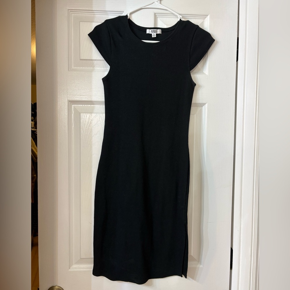 BB Dakota Black Midi Cap-Sleeve Bodycon Dress